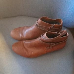 Size 11 women brown leather ankle boots